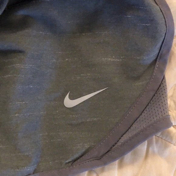 Children’s size Large Nike DRI-FIT gray running shorts - Picture 4 of 11